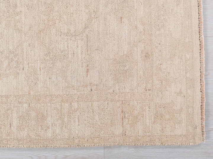 3' 11" x 4' 0"