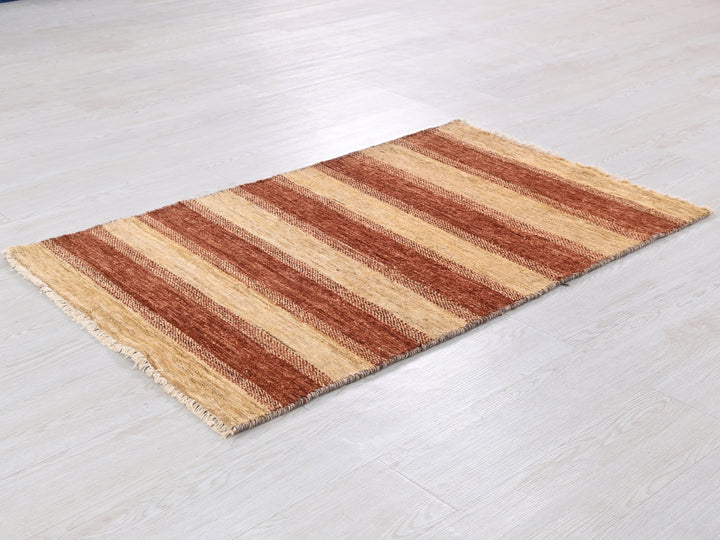 2' 5" x 4' 0"