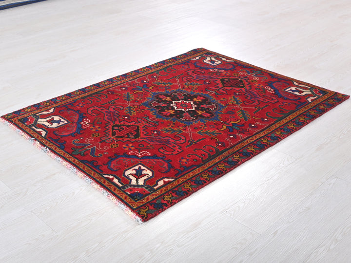 3' 3" x 4' 4"