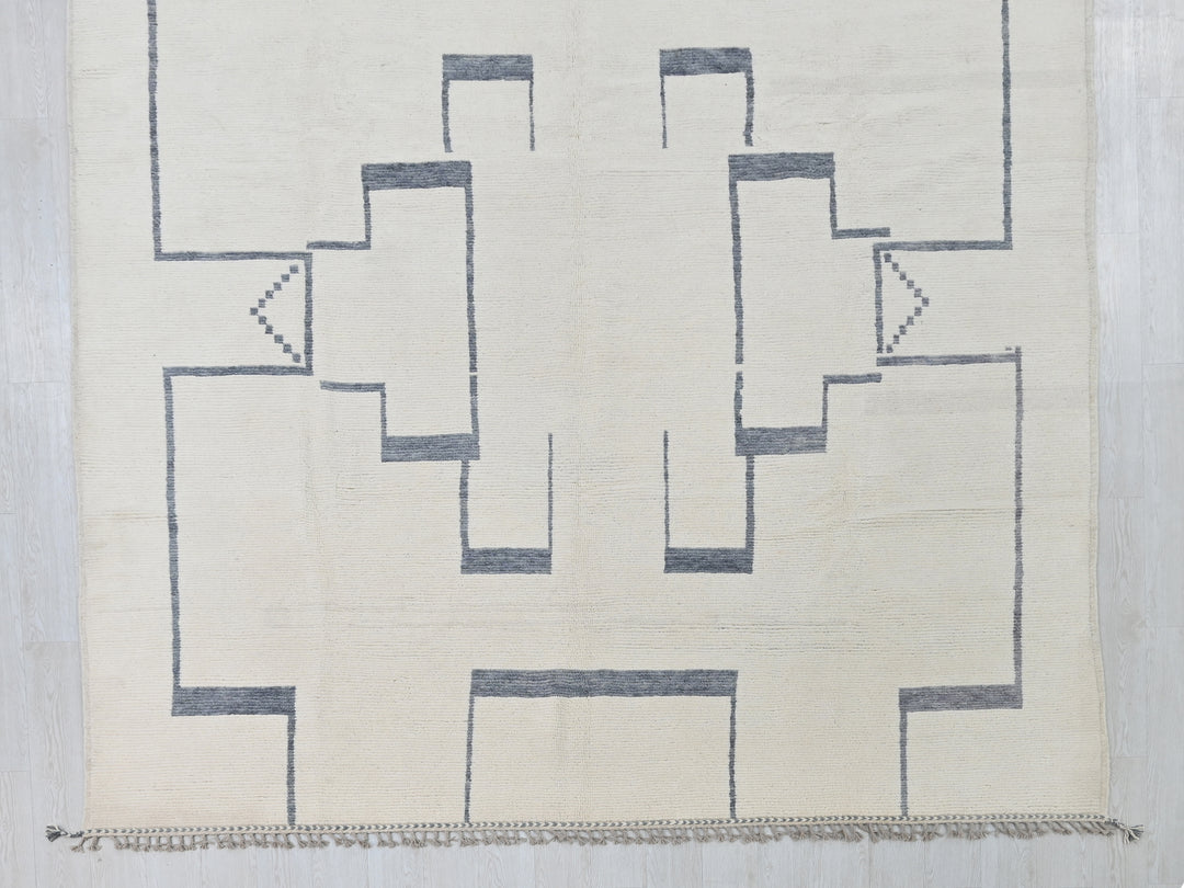 8' 11" x 12' 1"
