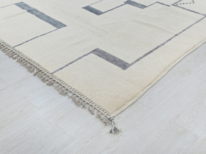 8' 11" x 12' 1"