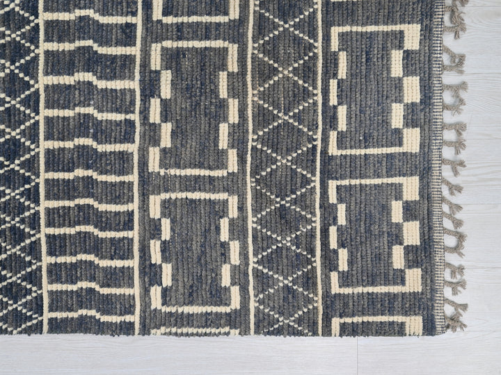 9' 0" x 12' 3"