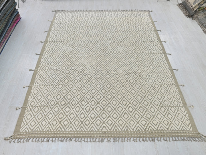 8' 11" x 12' 9"