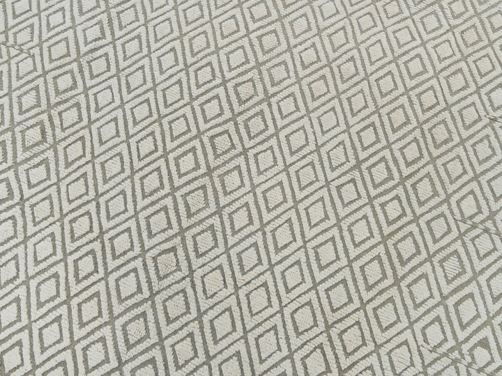 8' 11" x 12' 9"