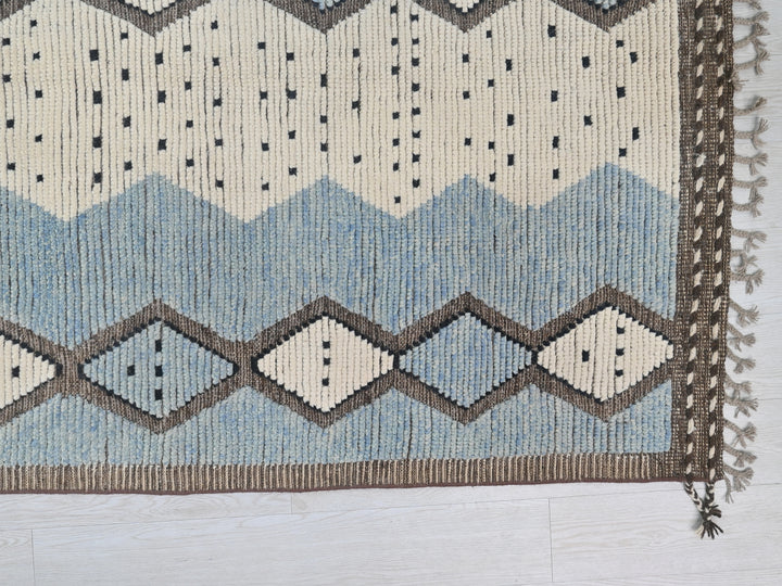 9' 11" x 14' 3"