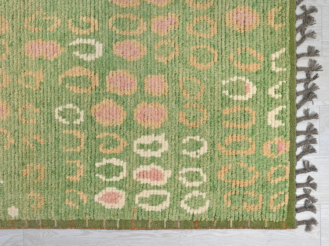 10' 5" x 14' 4"