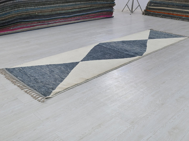 2' 7" x 10' 4"