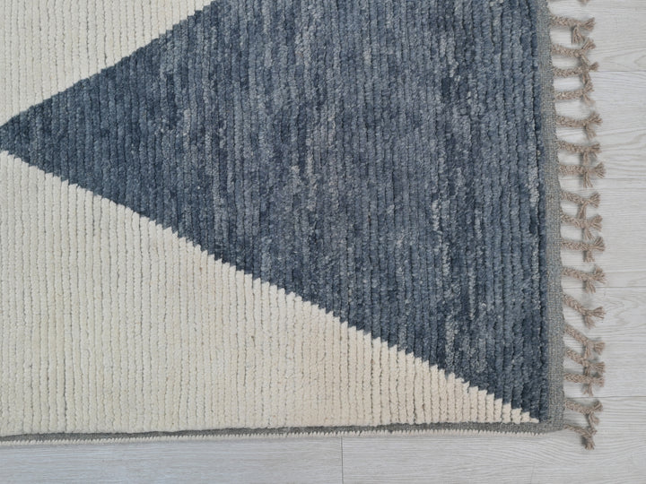 2' 7" x 10' 4"