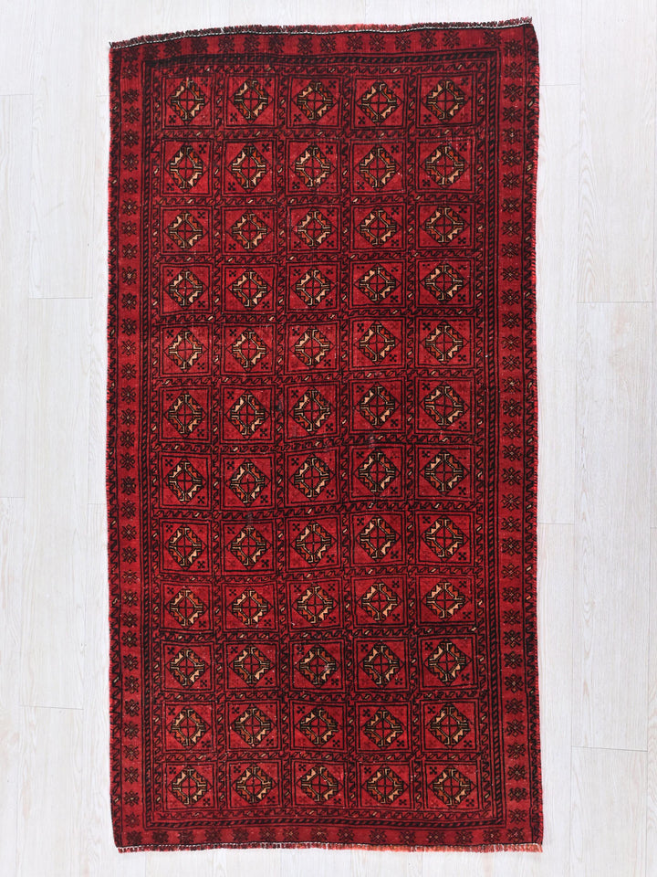 2' 12" x 4' 10"