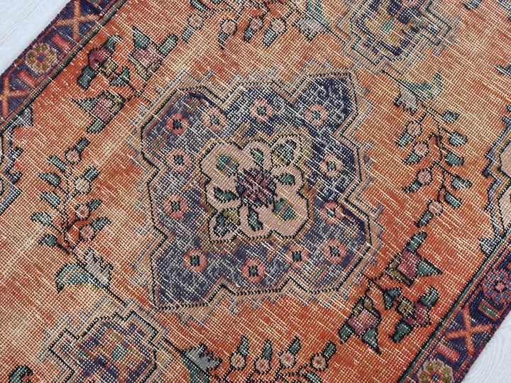 2' 11" x 4' 10"