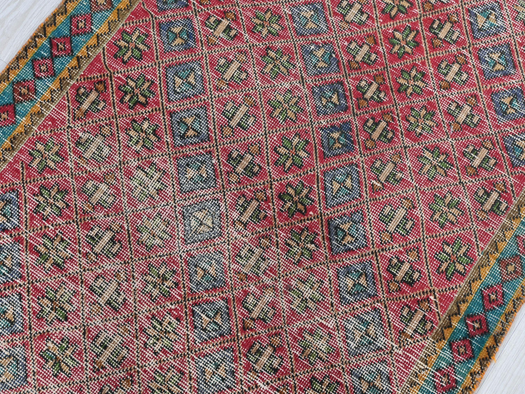 2' 12" x 4' 3"