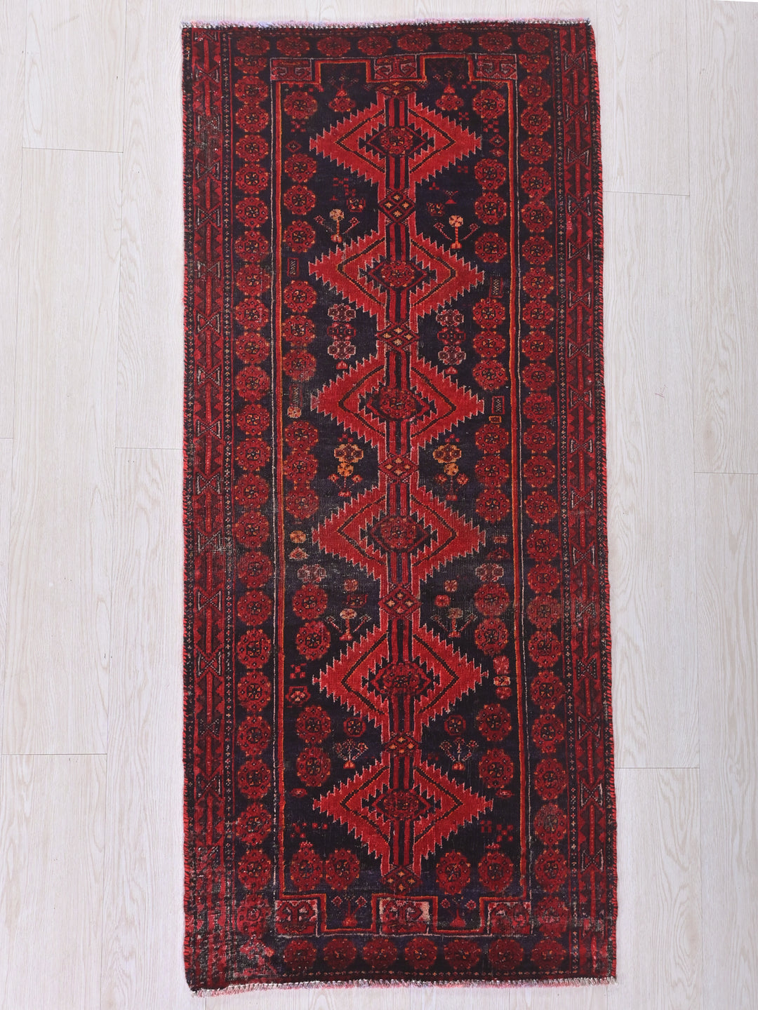 2' 1" x 4' 10"