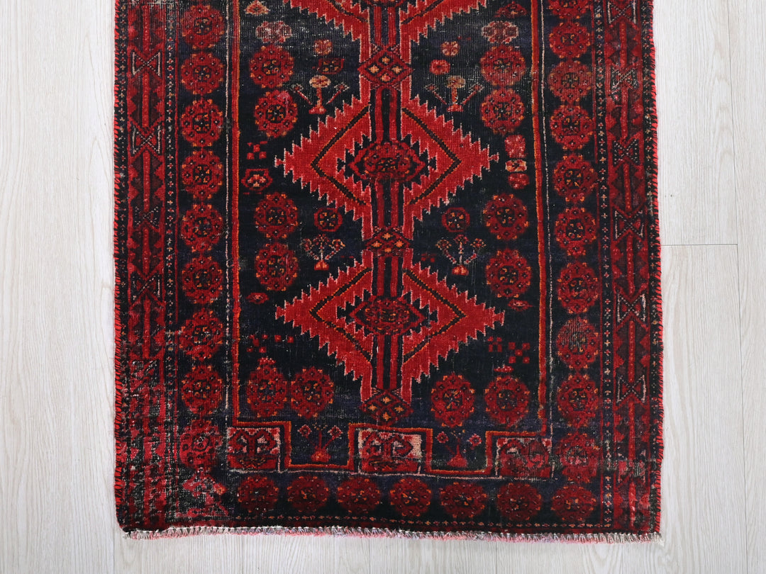 2' 1" x 4' 10"