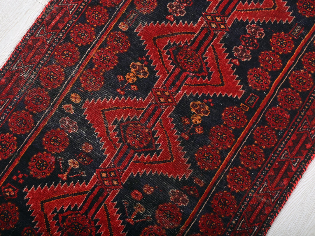 2' 1" x 4' 10"