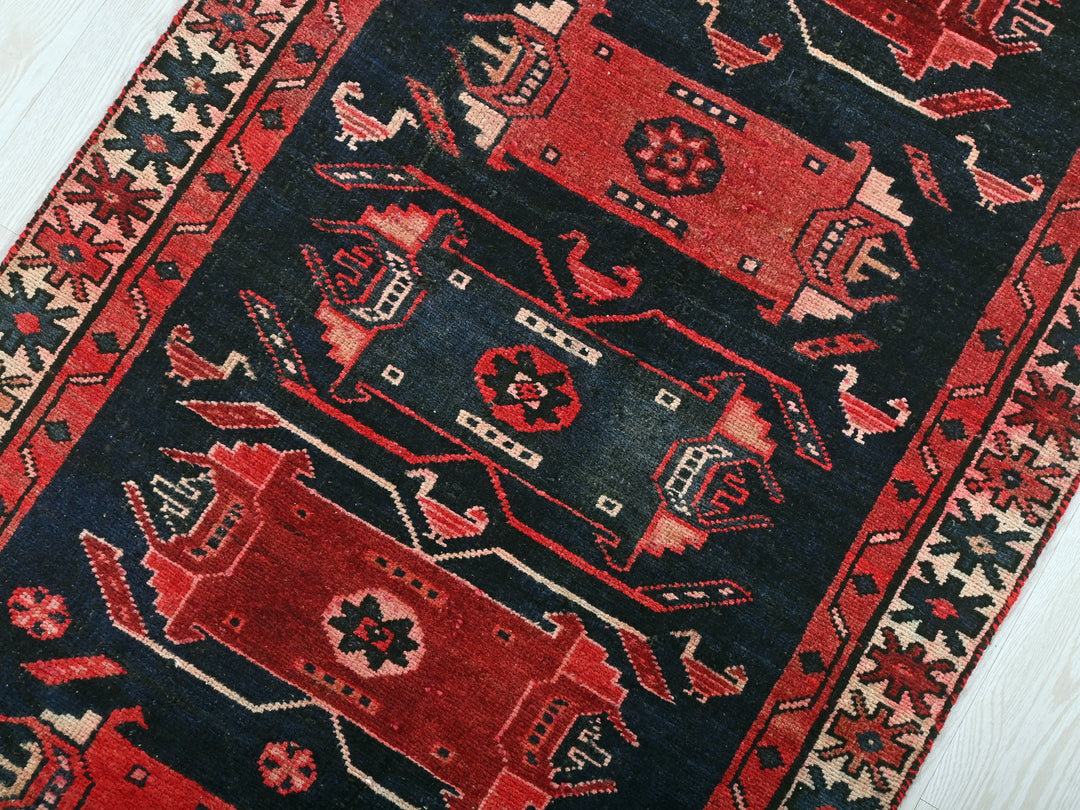 2' 9" x 8' 6"