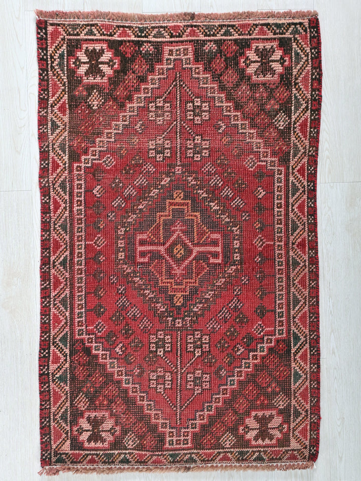2' 4" x 3' 9"