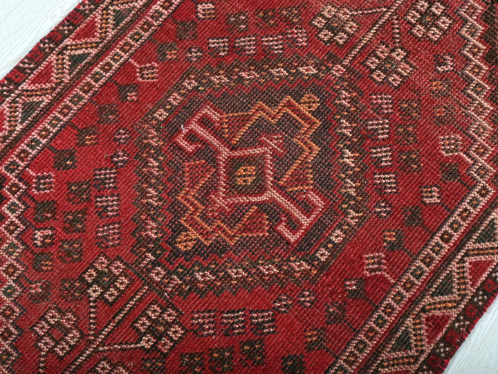 2' 4" x 3' 9"