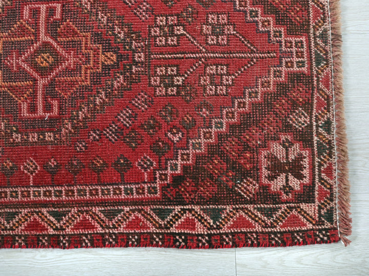 2' 4" x 3' 9"