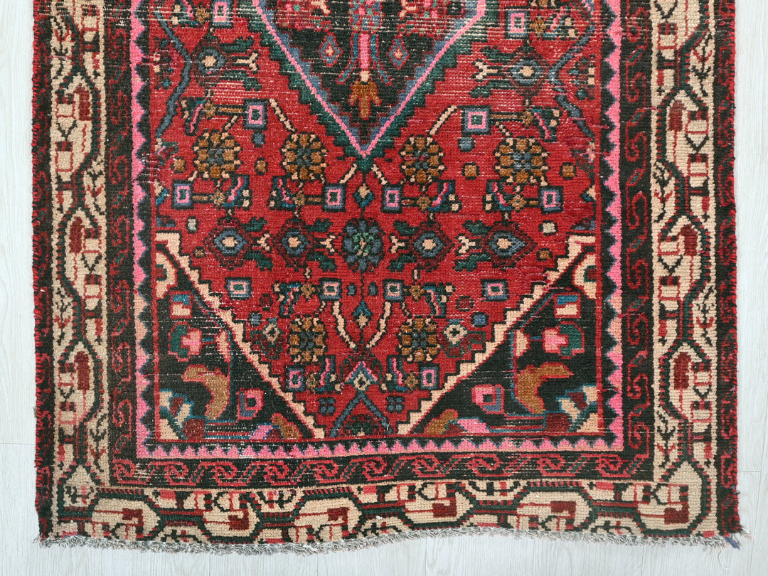 2' 11" x 9' 11"