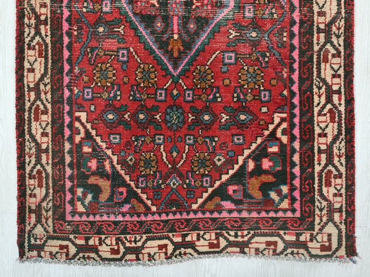 2' 11" x 9' 11"