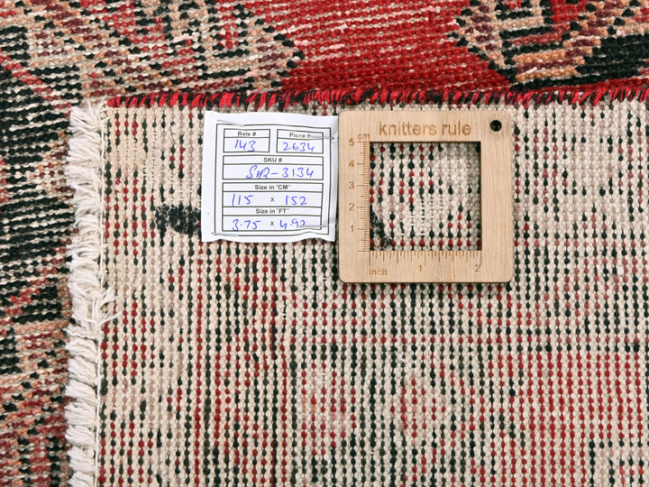 3' 9" x 4' 11"