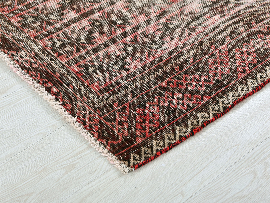 3' 0" x 5' 2"
