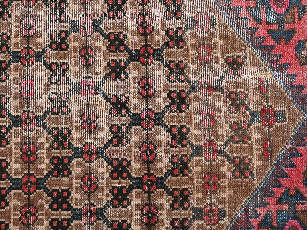 2' 4" x 4' 3"