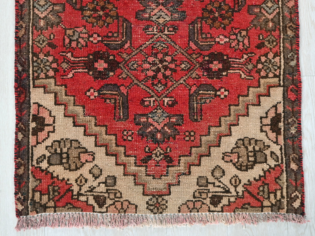 2' 4" x 9' 0"