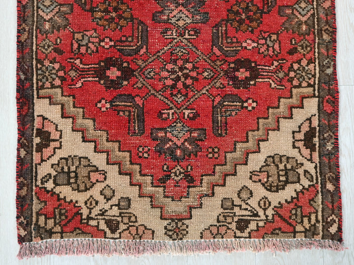 2' 4" x 9' 0"