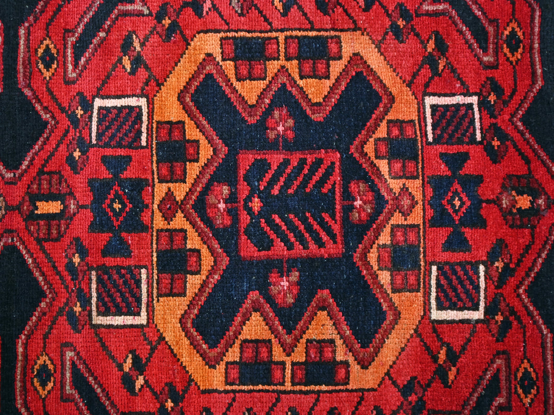 2' 8" x 9' 0"