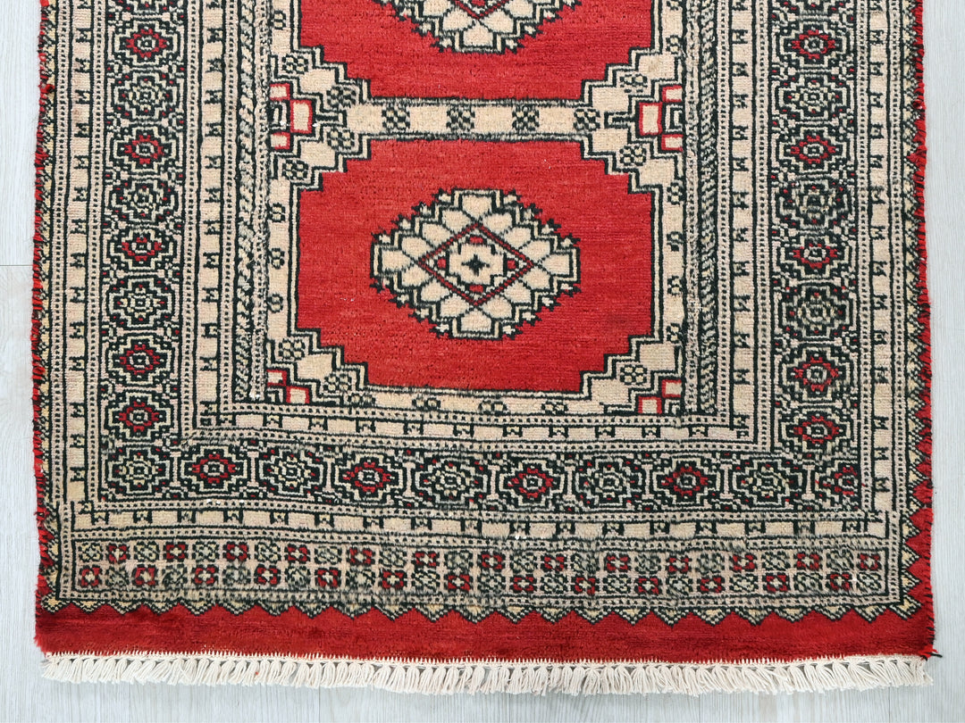 2' 4" x 7' 9"