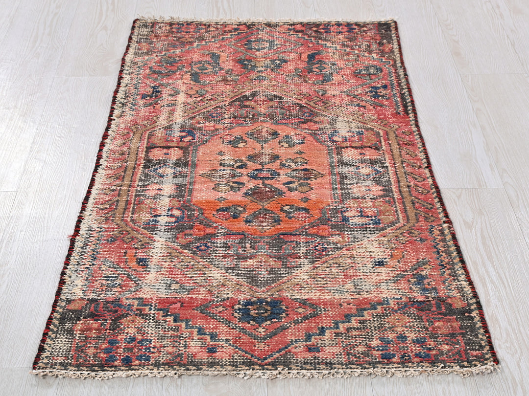 2' 1" x 3' 11"