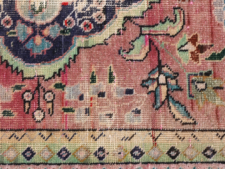 2' 11" x 3' 11"