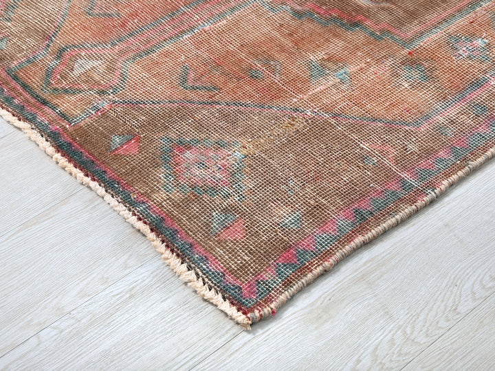 3' 1" x 9' 3"