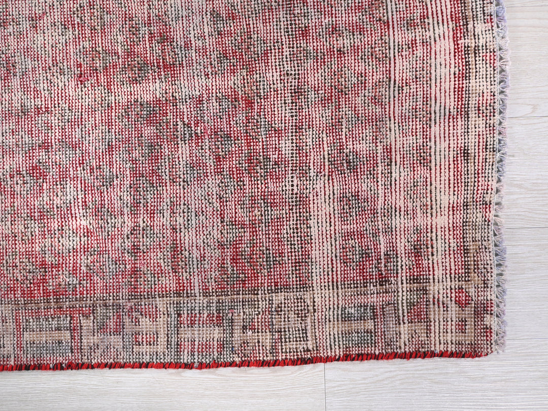 2' 10" x 7' 8"