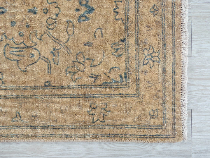 2' 4" x 3' 10"
