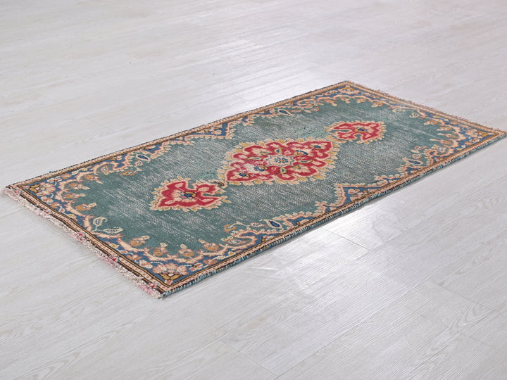 2' 0" x 4' 1"
