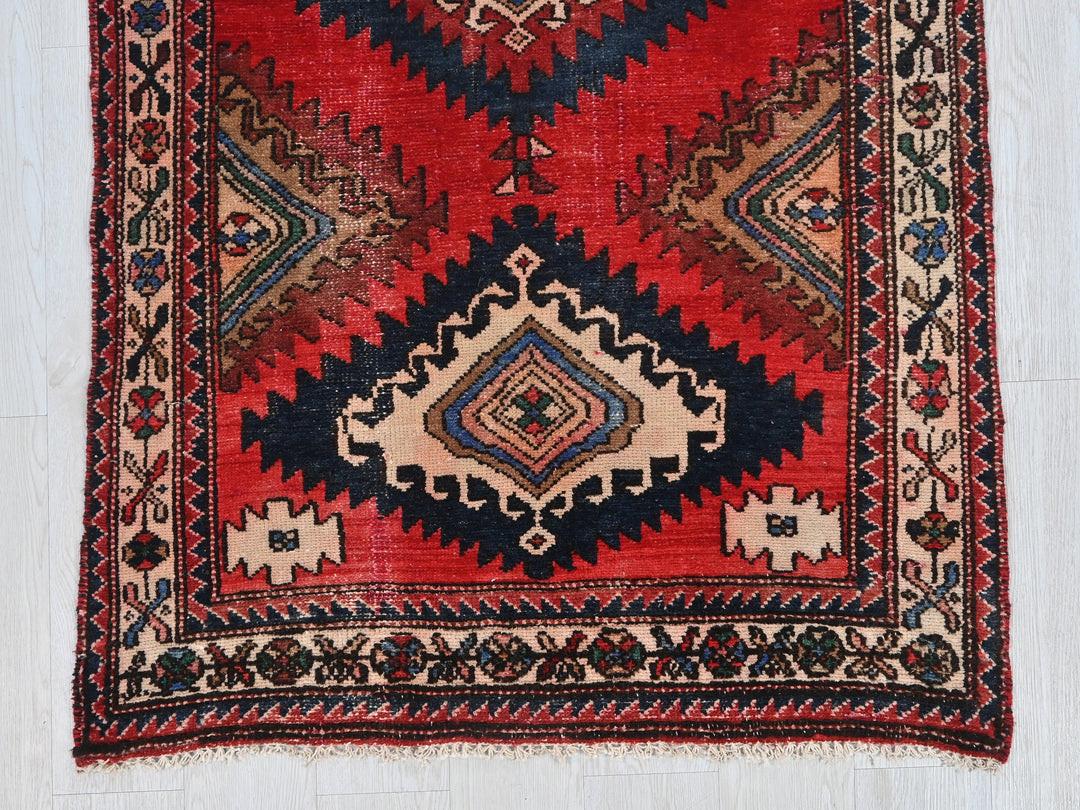 3' 3" x 14' 0"