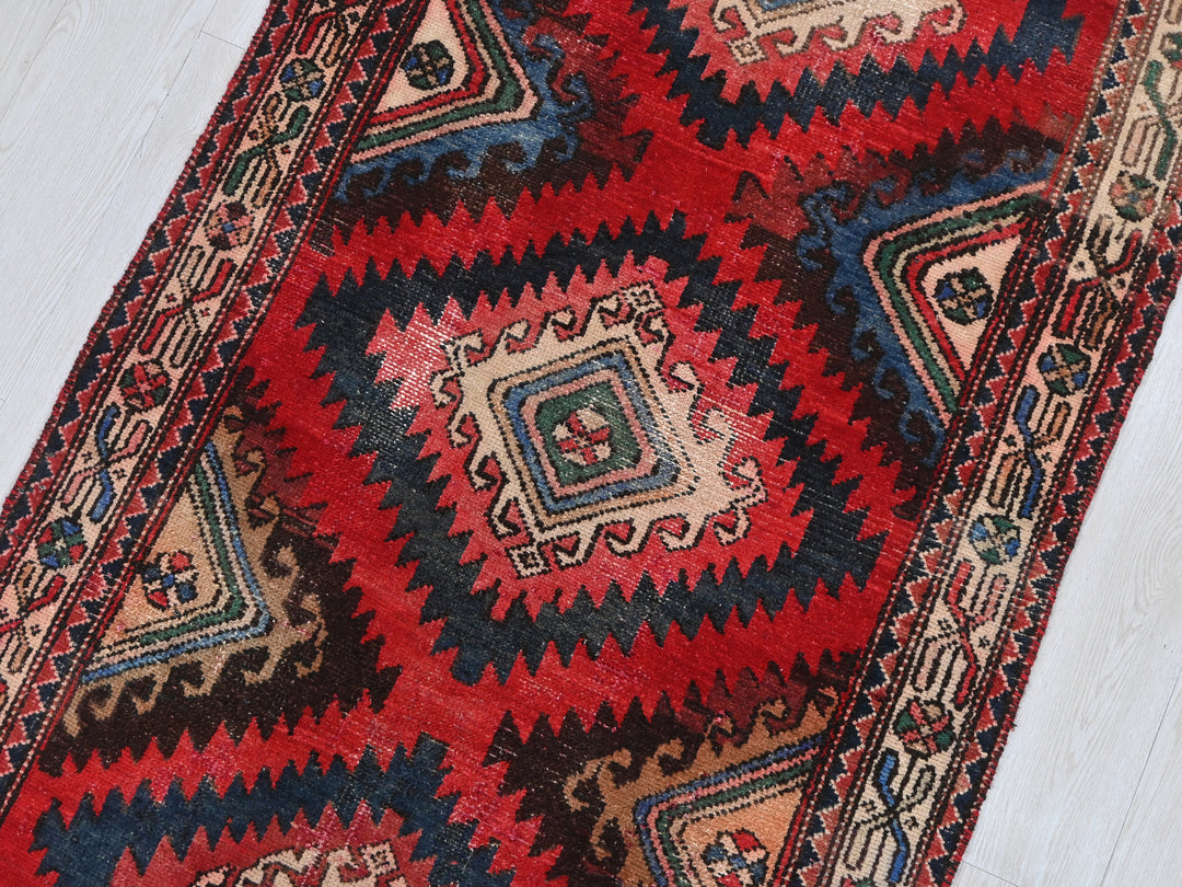 3' 3" x 14' 0"