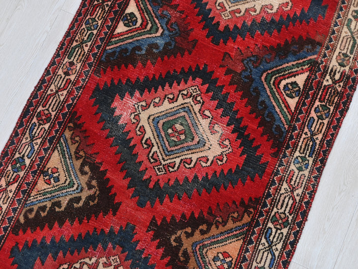 3' 3" x 14' 0"