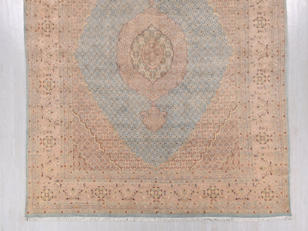 9' 8" x 14' 2"