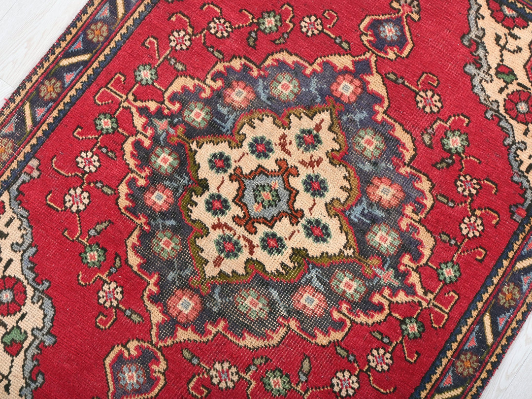 2' 12" x 4' 3"