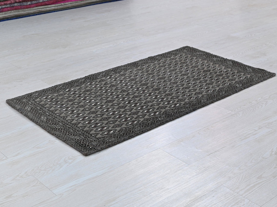 2' 0" x 4' 1"