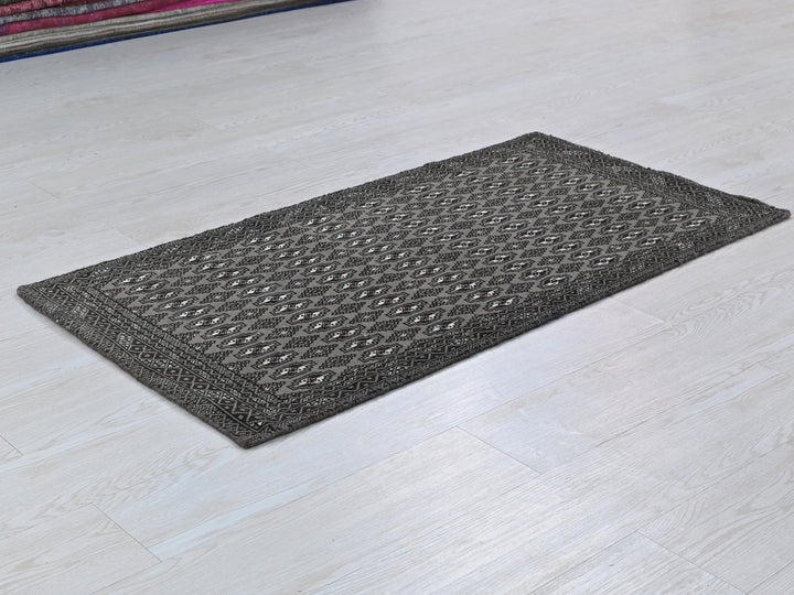 2' 0" x 4' 1"