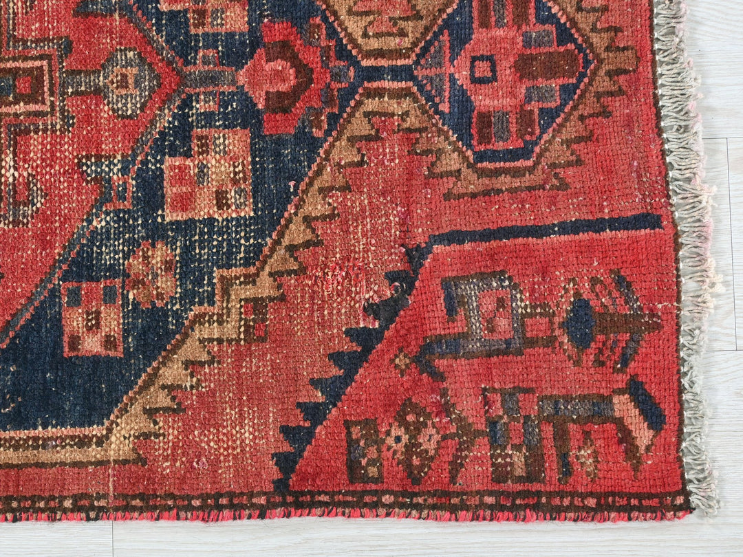 2' 1" x 3' 11"