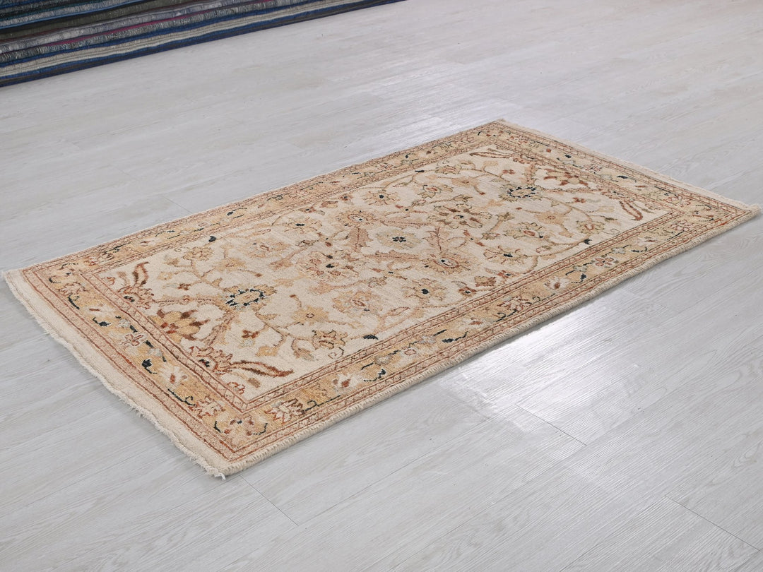 2' 11" x 4' 11"