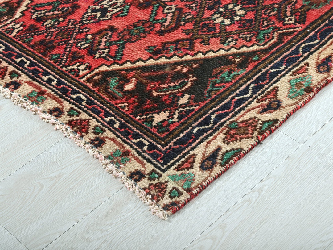 2' 11" x 9' 3"