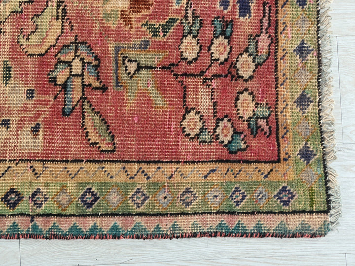 2' 11" x 3' 11"