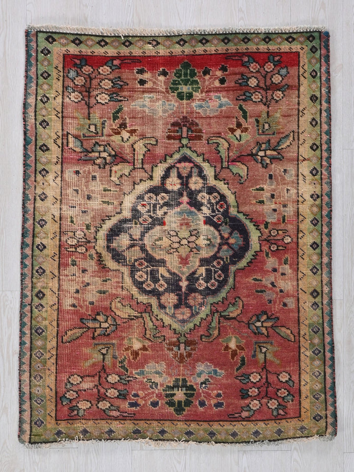 2' 11" x 3' 11"