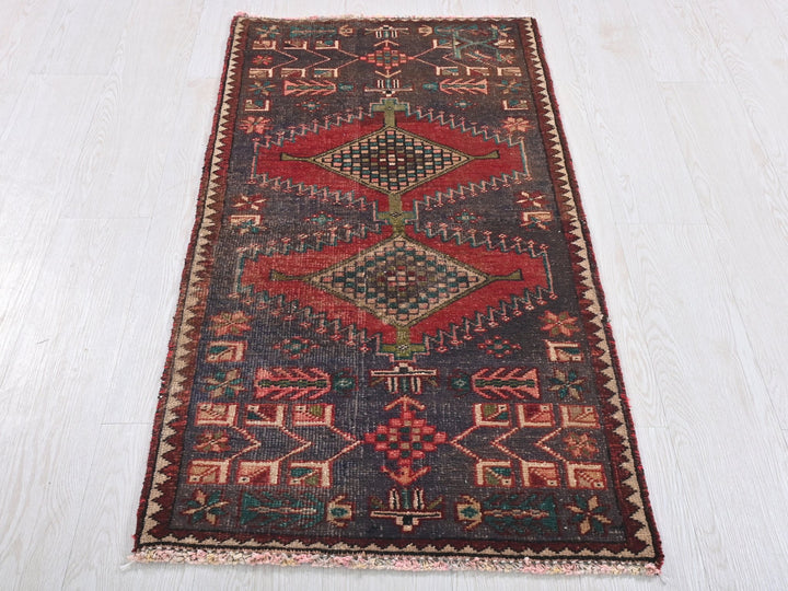 2' 1" x 4' 6"